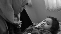  Aidi, 8 ans, souffre de graves traumatismes psychologiques en raison des bombardements intenses et frappes aériennes. 