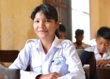 Die 13-jährige Srey Neang Saisok besucht die fünfte Klasse ihrer Dorfschule in der Provinz Kampong Thom in Zentralkambodscha. 