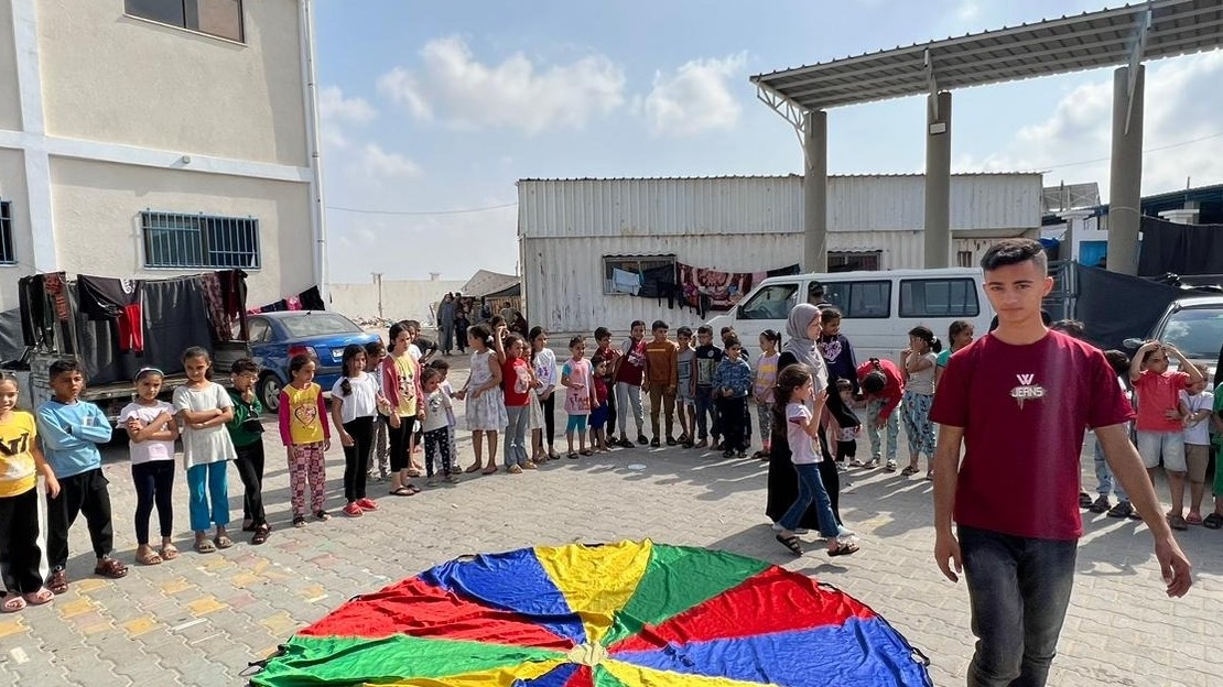 Freizeitaktivitäten, die wir für die Kinder in einem Vertriebenenlager in Gaza organisieren.