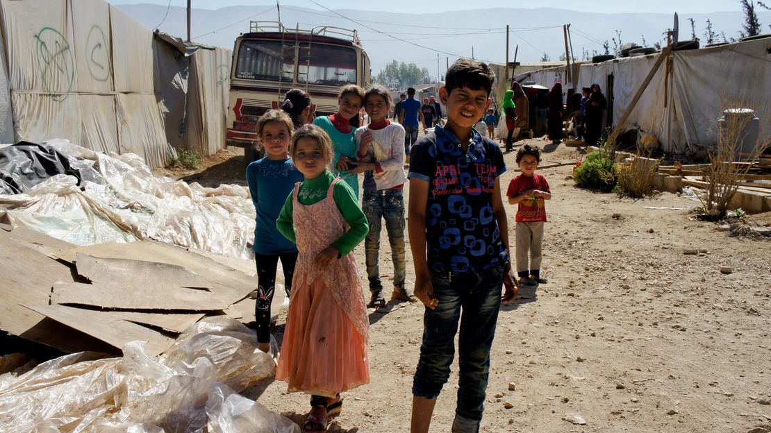 Syrische Zivilisten in einem Flüchtlingslager im Libanon