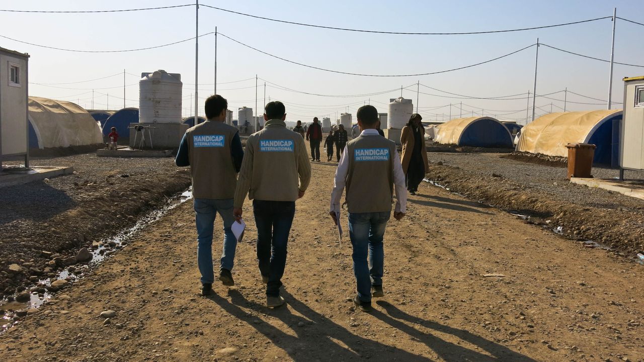 Une équipe mobile de Handicap International dans le camp de déplacés de Khazer, en Irak
