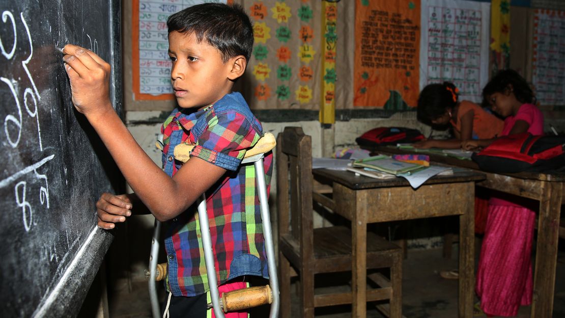 Der siebenjährige Saiful lebt im Rohingya-Flüchtlingslager in Kutupalong, im südlichen Teil von Bangladesch