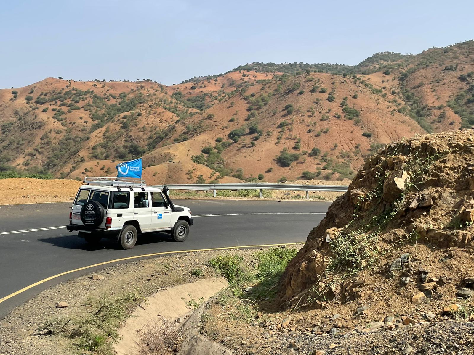 HI-Fahrzeuge auf dem Weg in die Region Tigray, um humanitäre Hilfe zu leisten.