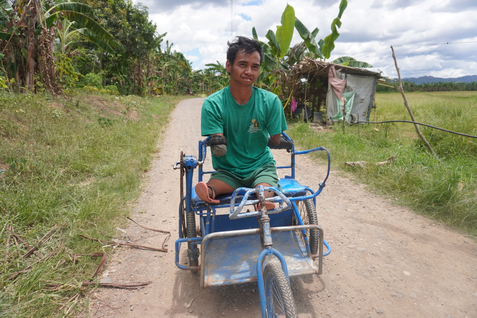 JD lebt in der Nähe von Compostela in der Provinz Davao de Oro auf den Philippinen. Er wurde von den jüngsten Überschwemmungen im Februar 2024 schwer getroffen.