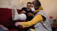 Nada Baghdadi, 27 ans, a une fracture à la jambe suite à l’explosion qui a eu lieu à Beyrouth le 4 août.  Elle bénéficie de séances de réadaptation avec HI et a reçu des béquilles.