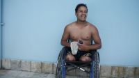 Ramesh, 20 ans, a perdu ses deux jambes lors du tremblement de terre au Népal. HI l'a aidé avec la physiothérapie et deux prothèses. Aujourd'hui, il s'entraîne pour entrer dans l'équipe de natation des Jeux Paralympiques.