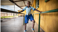 Longini est né avec une malformation congénitale des deux jambes. Grâce à HI qui subventionne le Centre de Gatagara au Rwanda, où Longini est scolarisé, il a pu avoir accès à ses premières prothèses..