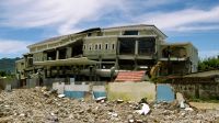 Bâtiment détruit à la suite du séisme de septembre 2009 à Padang, sur l’île de Sumatra, en Indonésie 