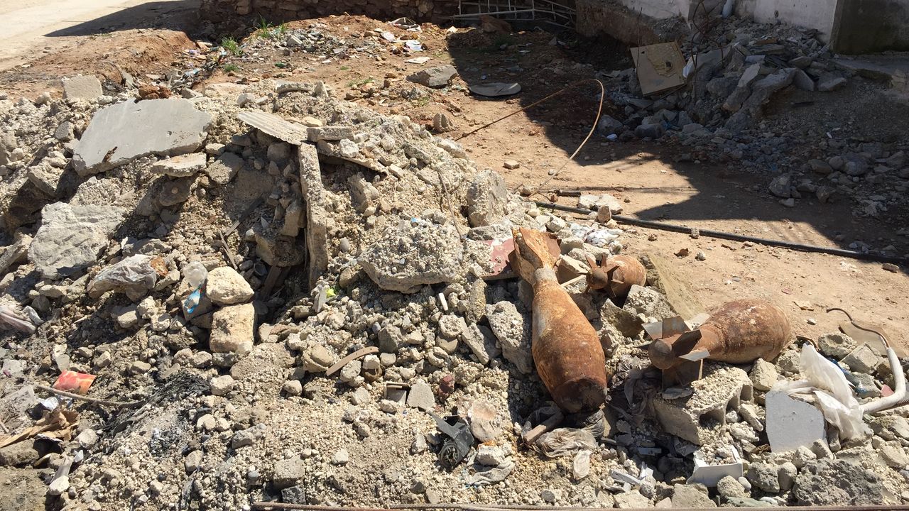 Reste d’une arme explosive dans la ville de Kobané, en Syrie, lors d’une évaluation menée par Handicap International