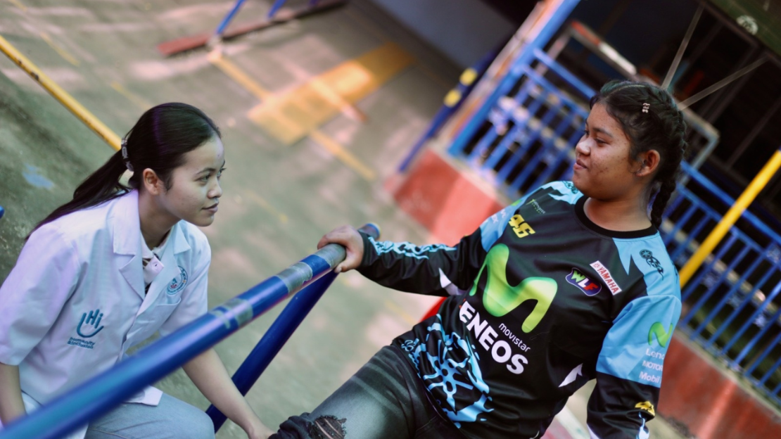 Six ans, six prothèses : au Cambodge, Handicap International se tient aux côtés de Sreyka 
