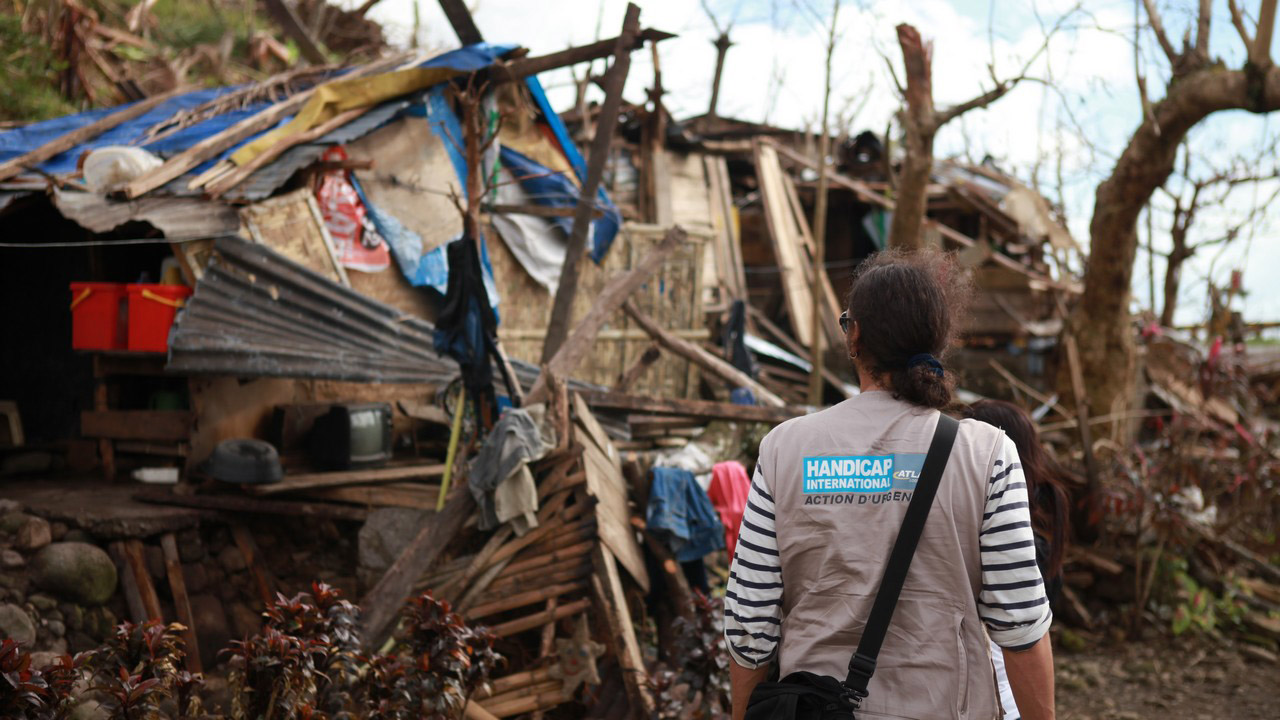 Zerstörungen nach dem Taifun Haiyan in der Provinz Leyte 