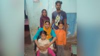 Saima, son mari et ses trois enfants