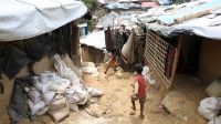Un camp de réfugiés Rohingya à Cox Bazaar, au Bangladesh. Un camp de réfugiés peut être un environnement difficile pour une personne handicapée. 
