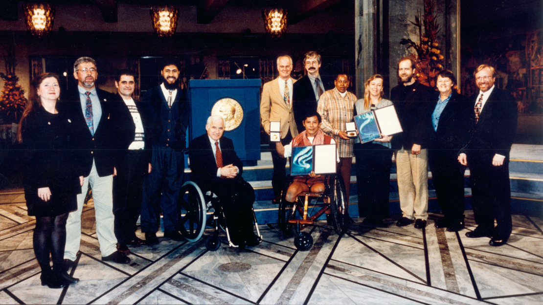 Remise du prix Nobel de la paix, à la Campagne internationale contre les mines, Oslo, Décembre 1997
