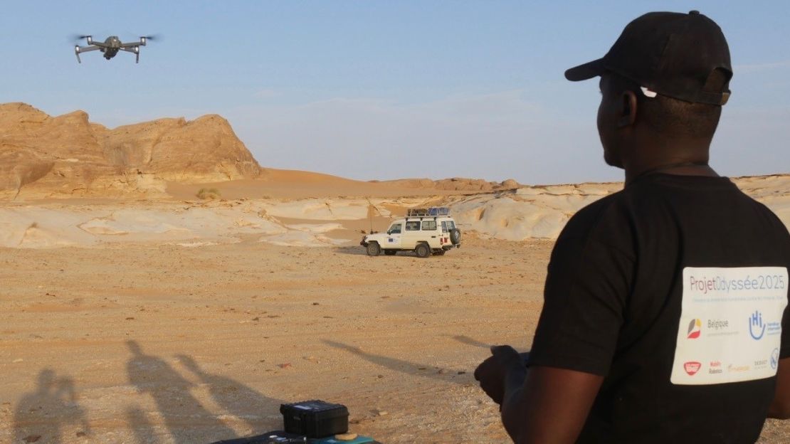 Notre organisation et son partenaire Mobility Robotics effectuent des tests de drones lors d'opérations de déminage dans le nord du Tchad.